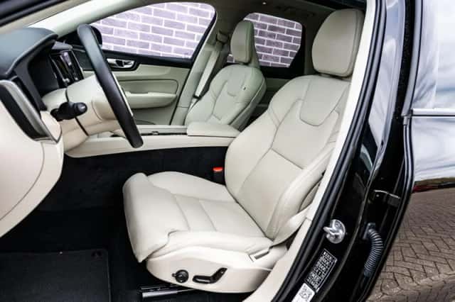 Volvo XC60 (2023) thumbnail 7