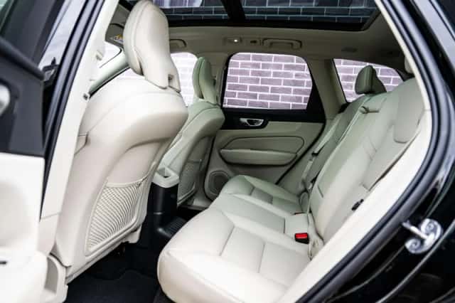 Volvo XC60 (2023) thumbnail 9