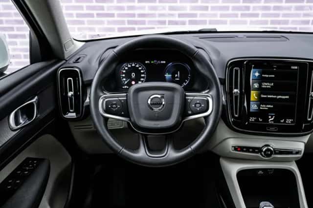 Volvo XC40 (2021) thumbnail 4