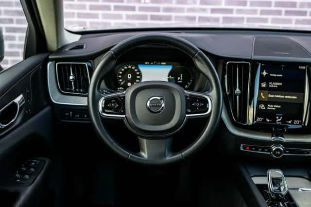 Volvo XC60 (2019) thumbnail 5