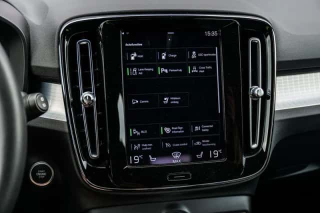 Volvo XC40 (2022) thumbnail 21