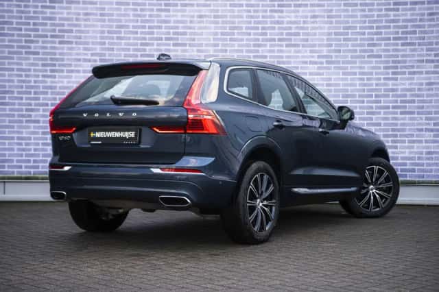 Volvo XC60 (2021) thumbnail 3
