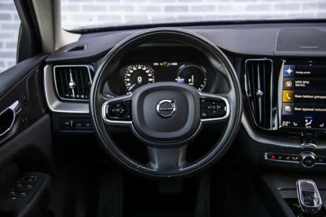 Volvo XC60 (2021) thumbnail 4