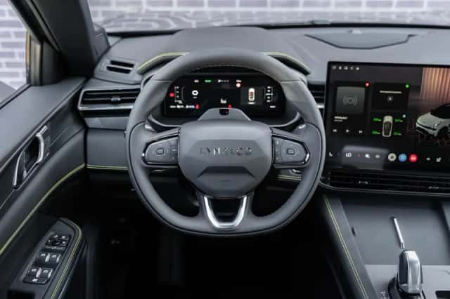 Lynk & Co 01 (2025) thumbnail 5