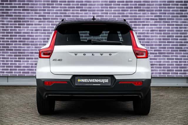 Volvo XC40 (2022) thumbnail 11