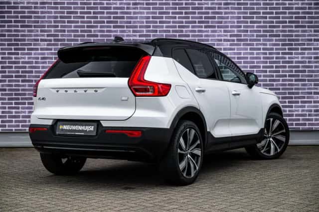 Volvo XC40 (2022) thumbnail 3