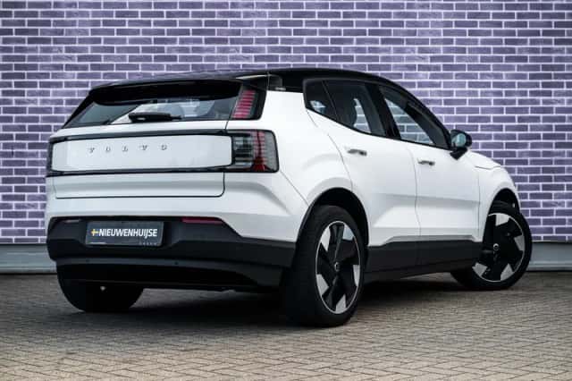Volvo EX30 (2024) thumbnail 2