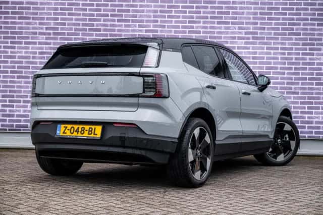 Volvo EX30 (2024) thumbnail 3