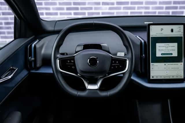 Volvo EX30 (2024) thumbnail 5