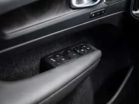 Volvo XC40 thumbnail 25