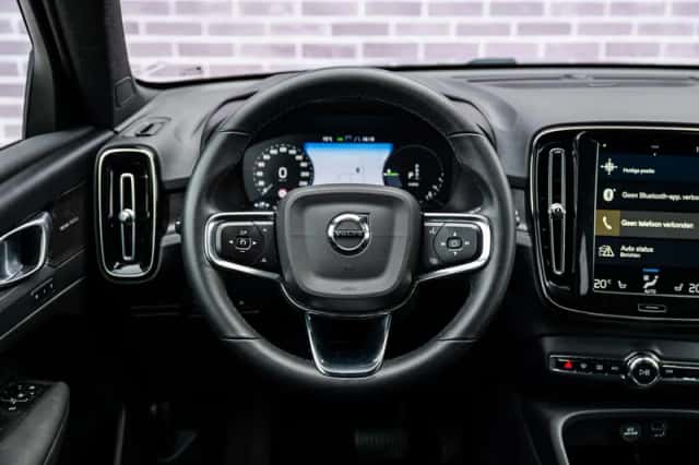 Volvo XC40 (2022) thumbnail 5