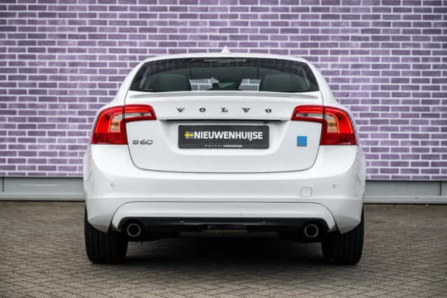 Volvo S60 (2017) thumbnail 11