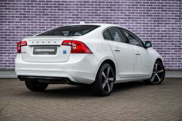 Volvo S60 (2017) thumbnail 4