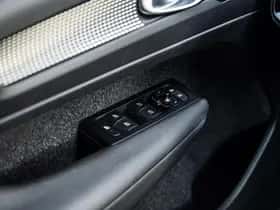 Volvo XC40 thumbnail 25