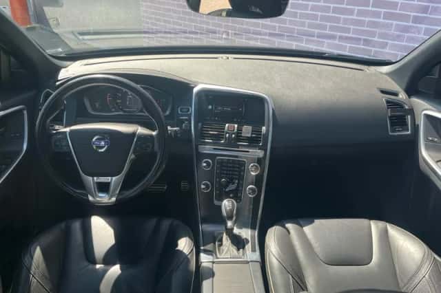 Volvo XC60 (2016) thumbnail 5