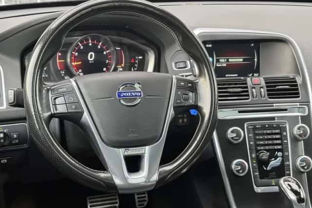 Volvo XC60 (2016) thumbnail 6