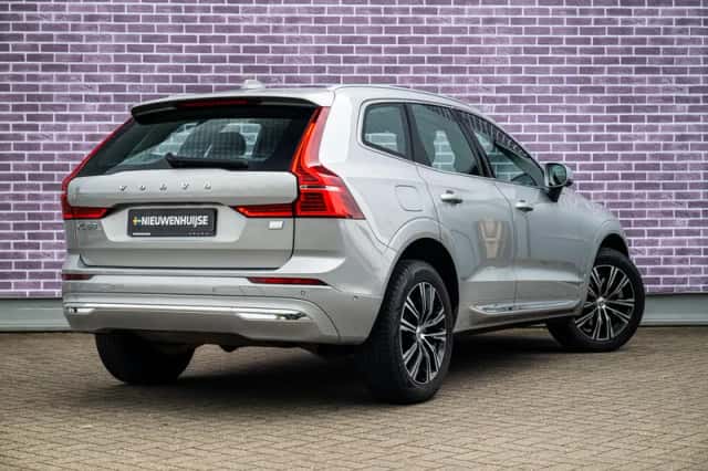 Volvo XC60 (2022) thumbnail 3