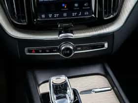 Volvo XC60 (2022) thumbnail 24