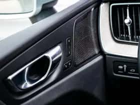 Volvo XC60 (2022) thumbnail 30