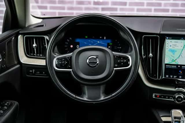 Volvo XC60 (2022) thumbnail 4