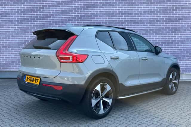 Volvo XC40 (2024) thumbnail 3