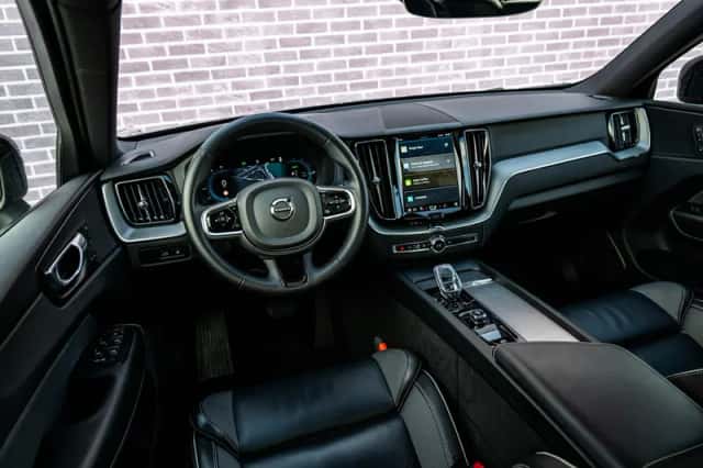 Volvo XC60 (2024) thumbnail 12