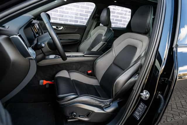 Volvo XC60 (2024) thumbnail 7