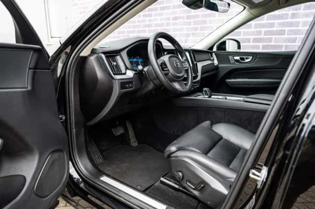 Volvo XC60 (2023) thumbnail 18