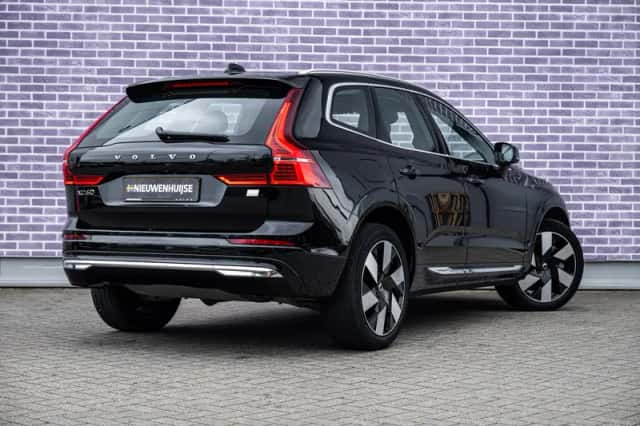 Volvo XC60 (2023) thumbnail 3