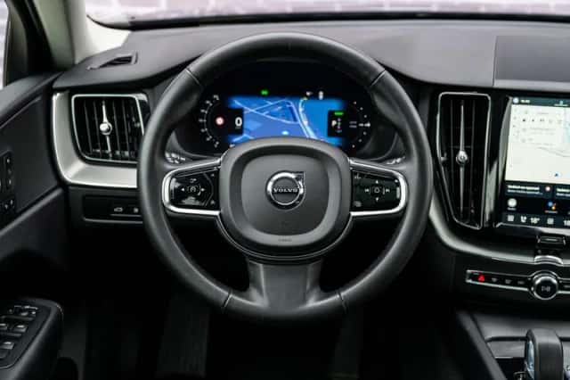 Volvo XC60 (2023) thumbnail 4
