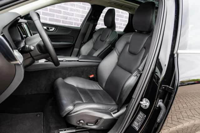 Volvo XC60 (2023) thumbnail 7