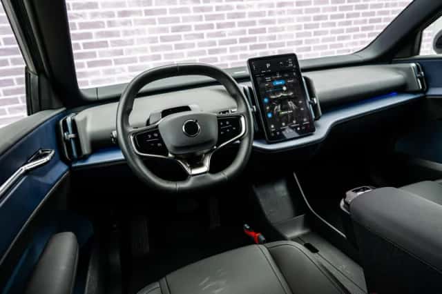 Volvo EX30 (2024) thumbnail 12