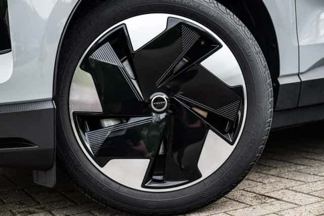 Volvo EX30 (2024) thumbnail 25
