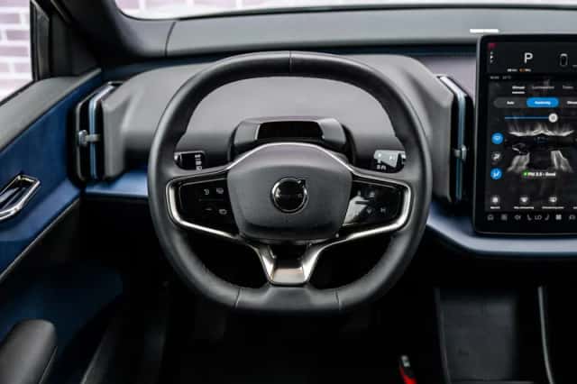 Volvo EX30 (2024) thumbnail 5