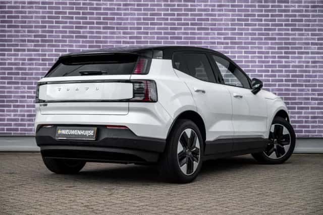 Volvo EX30 (2024) thumbnail 4