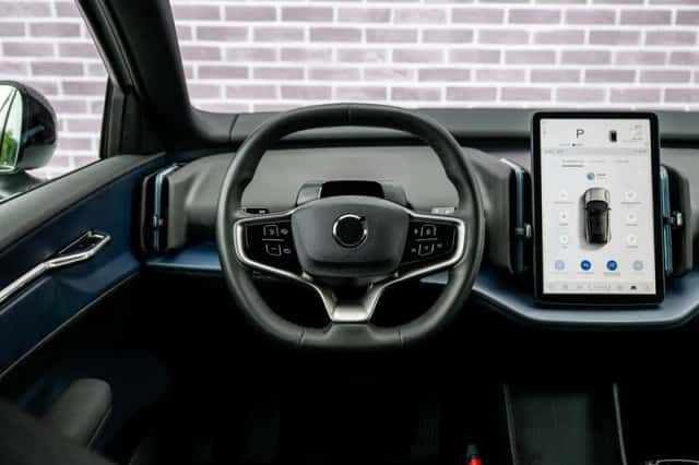 Volvo EX30 (2024) thumbnail 5
