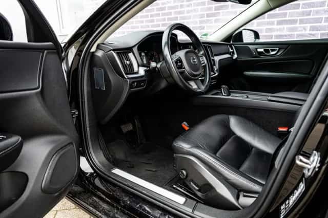 Volvo V60 (2021) thumbnail 18