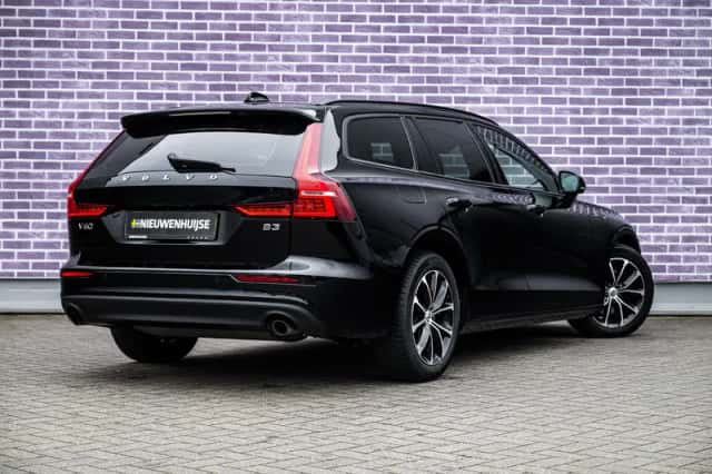 Volvo V60 (2021) thumbnail 4