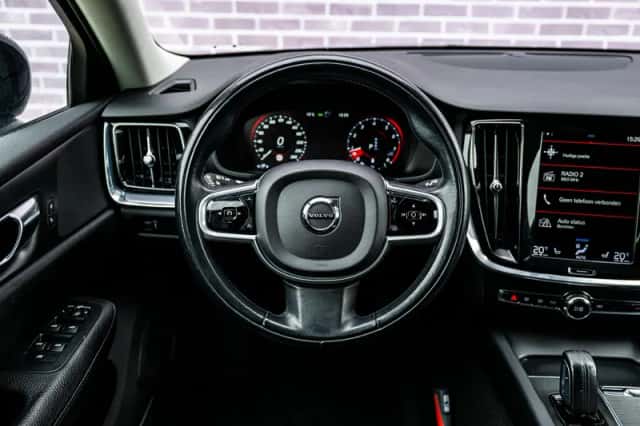 Volvo V60 (2021) thumbnail 5