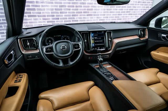 Volvo XC60 (2017) thumbnail 13
