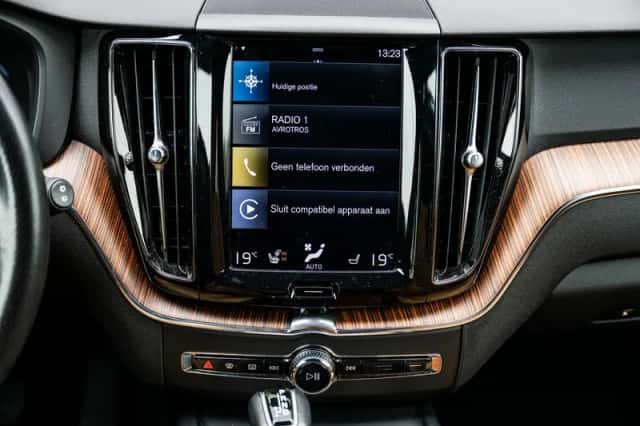 Volvo XC60 (2017) thumbnail 14