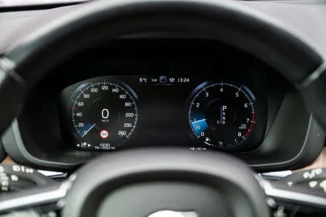 Volvo XC60 (2017) thumbnail 16