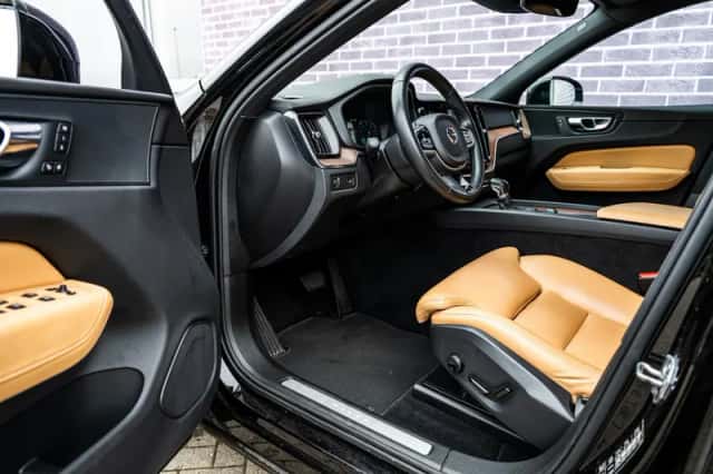 Volvo XC60 (2017) thumbnail 19