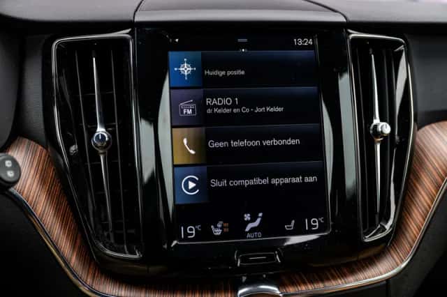 Volvo XC60 (2017) thumbnail 20