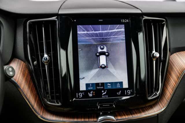 Volvo XC60 (2017) thumbnail 23