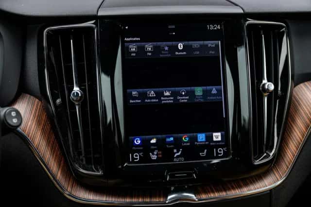 Volvo XC60 (2017) thumbnail 24