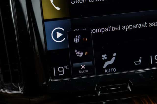 Volvo XC60 (2017) thumbnail 25