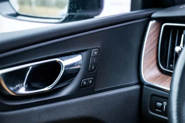 Volvo XC60 (2017) thumbnail 28