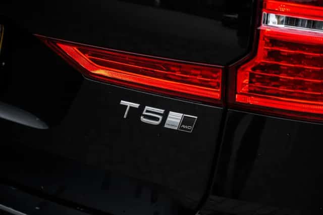 Volvo XC60 (2017) thumbnail 36