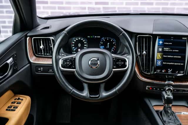 Volvo XC60 (2017) thumbnail 5
